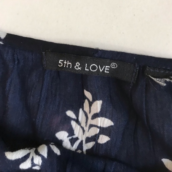 5th Love size medium Navy & white print off shoulder , 3/4 bell sleeves - Picture 2 of 9